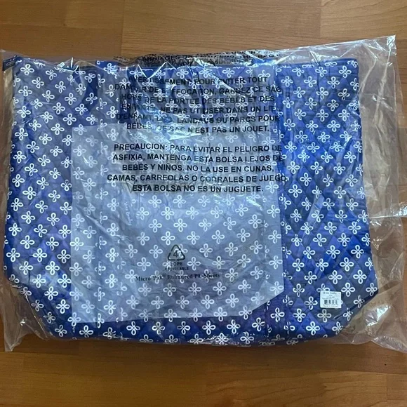 Vera Bradley-Vera Tote - Picture 3 of 4